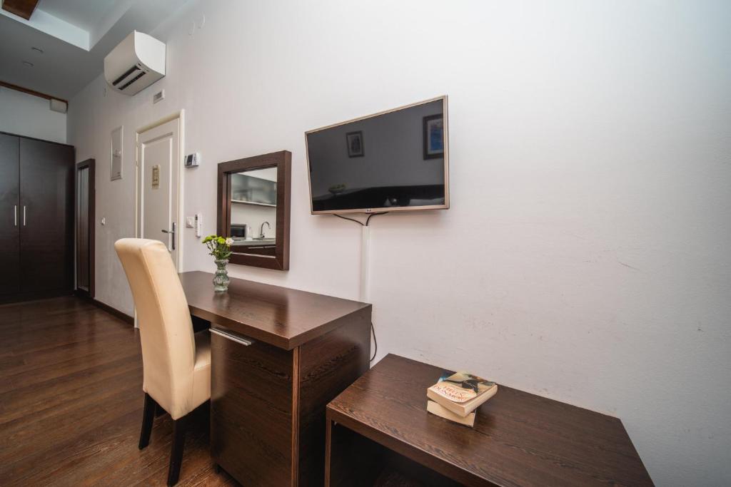 Celenga Apartments with free offsite parking - 5
