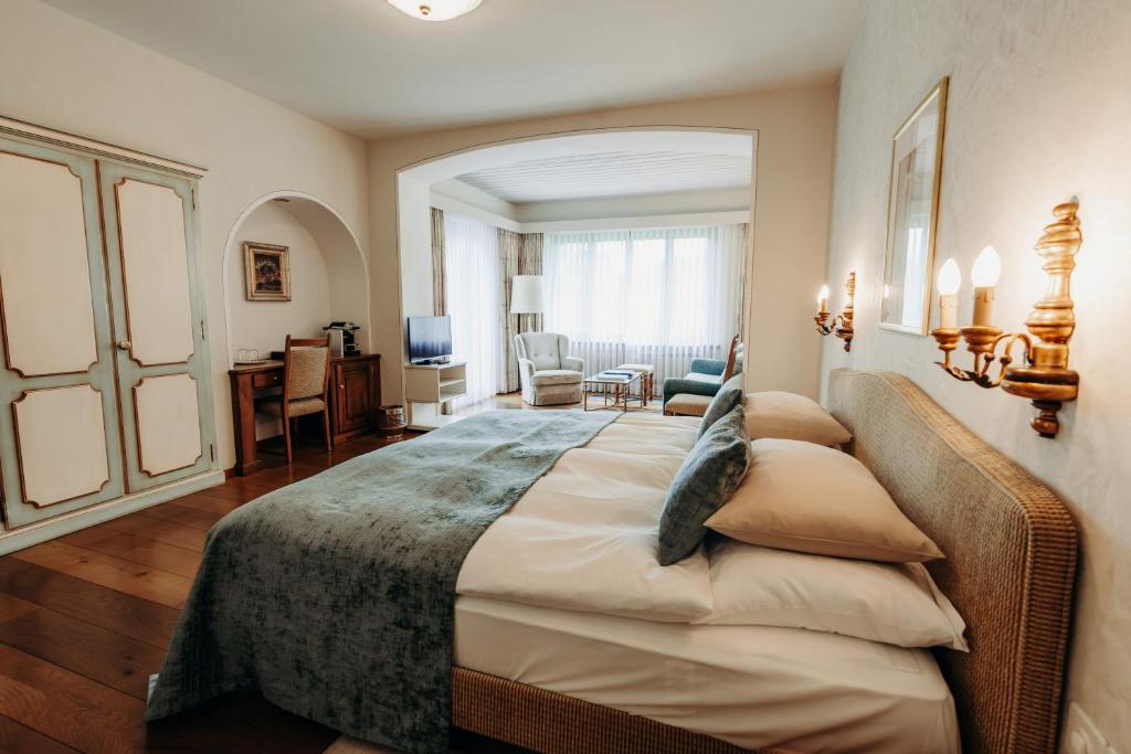 Postel nebo postele na pokoji v ubytování Romantik Hotel Castello Seeschloss