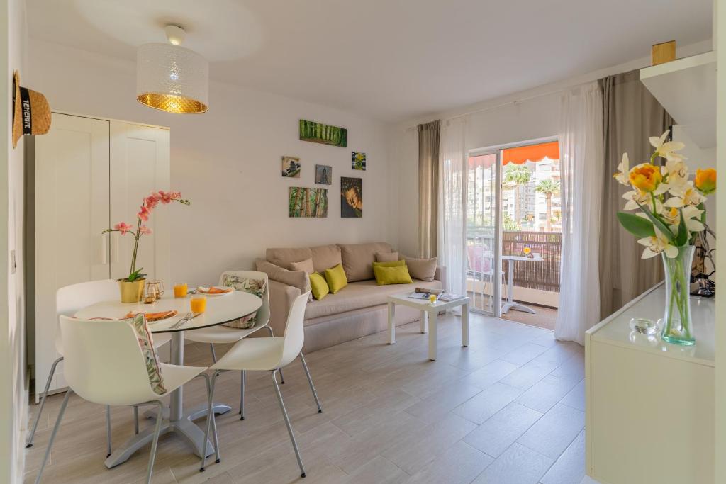 Central Los Cristianos Apartment with Pool Near Beach - Cris Sol