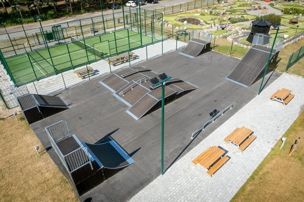 Stolní tenis v ubytování Feddet Strand Resort nebo okolí