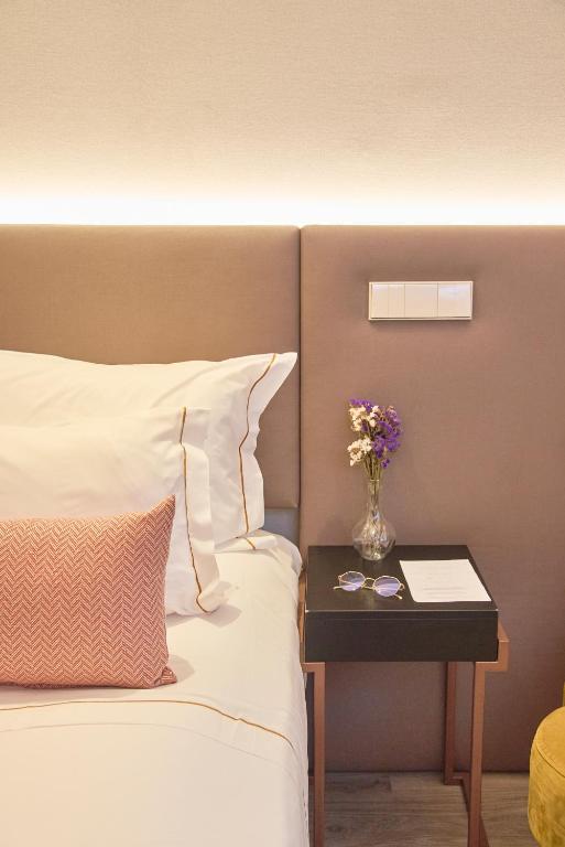 Postel nebo postele na pokoji v ubytování Hotel Moon & Sun Braga