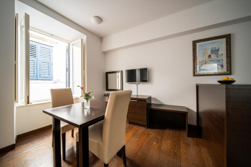 Celenga Apartments with free offsite parking - 11
