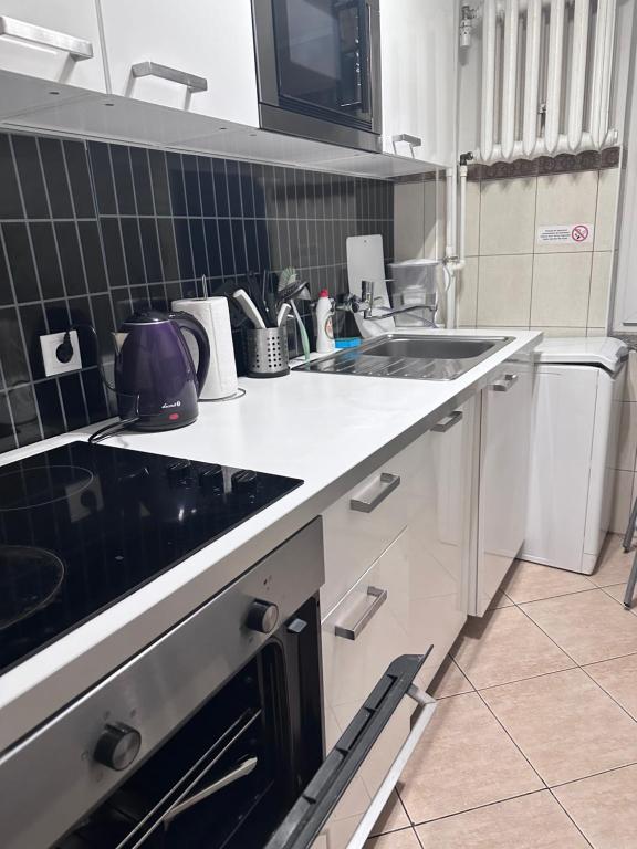Kuchyňa alebo kuchynka v ubytovaní CityApartHome6 CENTRUM PARKING