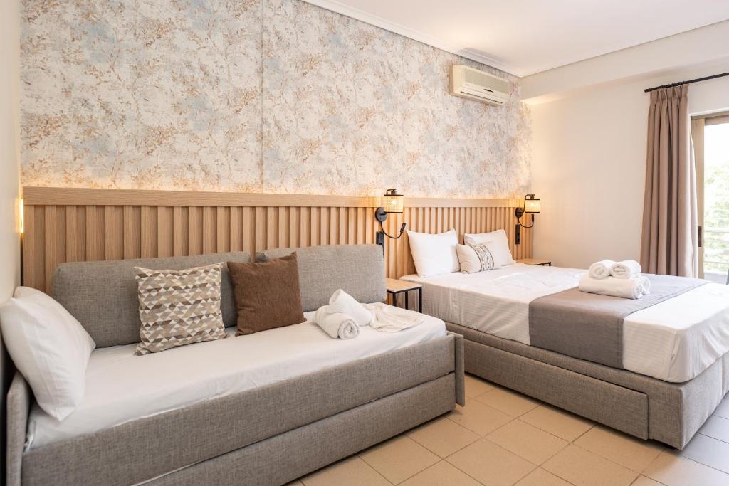 Postel nebo postele na pokoji v ubytování Aqua Beachfront Elegant Hotel