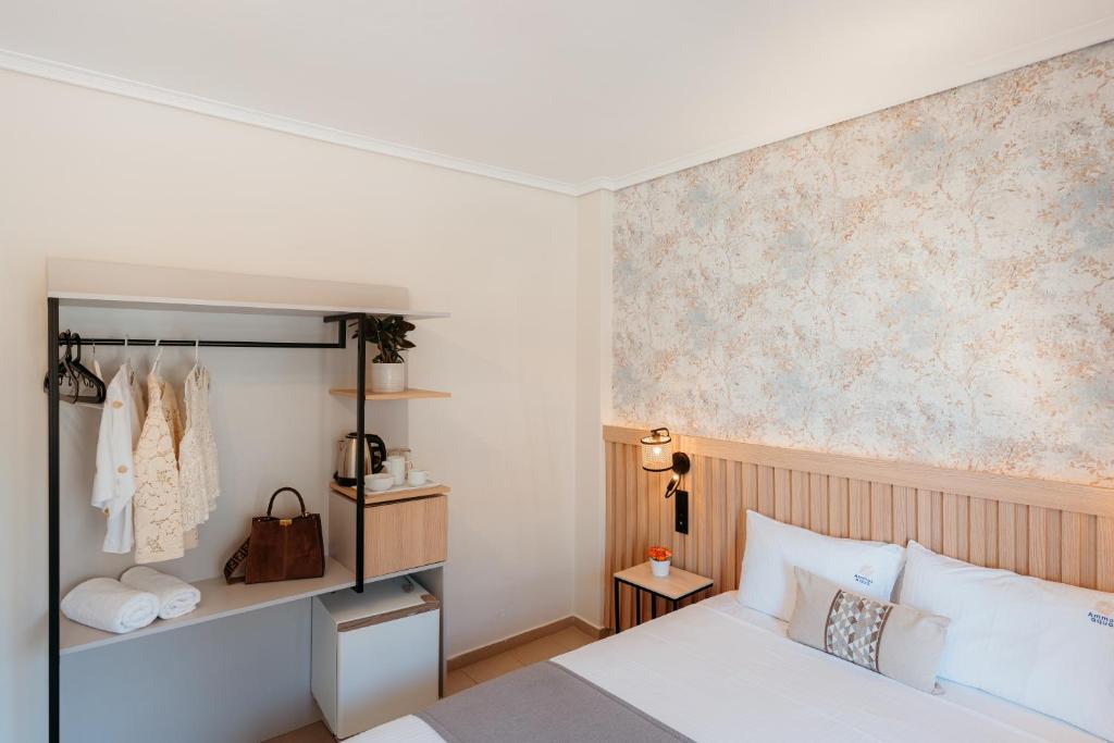 Postel nebo postele na pokoji v ubytování Aqua Beachfront Elegant Hotel