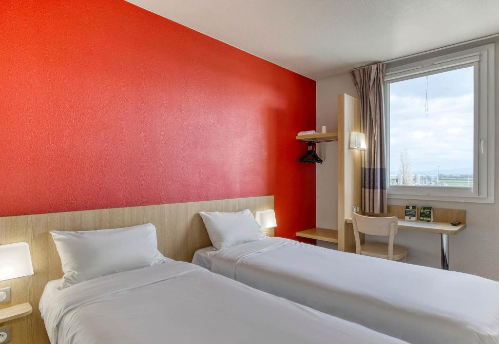 Postel nebo postele na pokoji v ubytování B&B HOTEL Clermont-Ferrand Gerzat