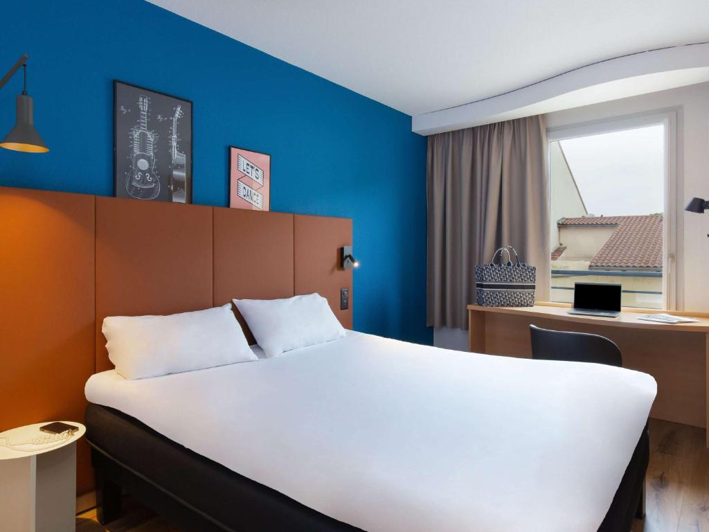 Postel nebo postele na pokoji v ubytování ibis Lyon Sud Vienne Saint-Louis