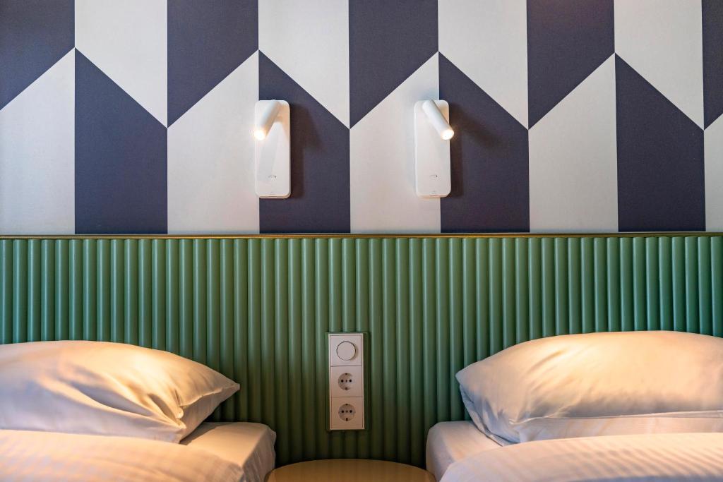 Tourist Inn Hotel Amsterdam - Resim 41