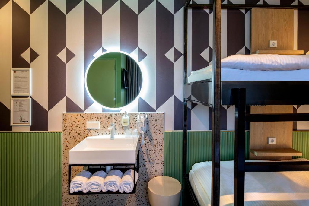 Tourist Inn Hotel Amsterdam photo