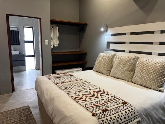 Letto o letti in una camera di Turaco Lodge - No Loadshedding