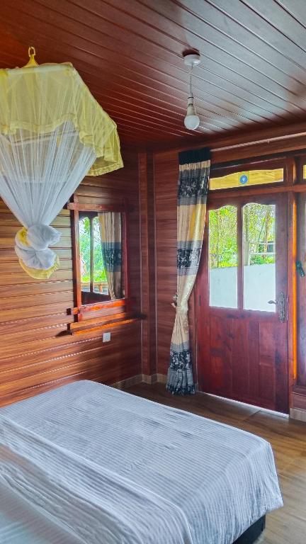 Postel nebo postele na pokoji v ubytování Ella Happy View Homestay