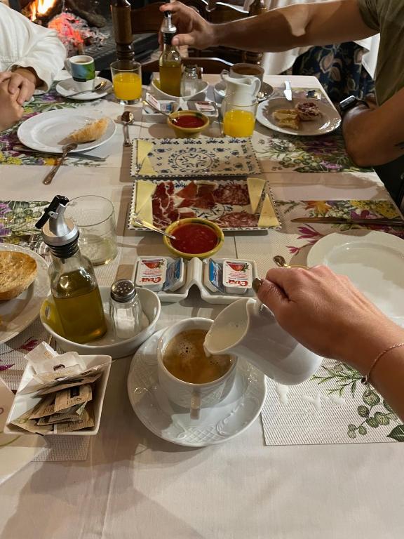 Comida en o cerca of this country house