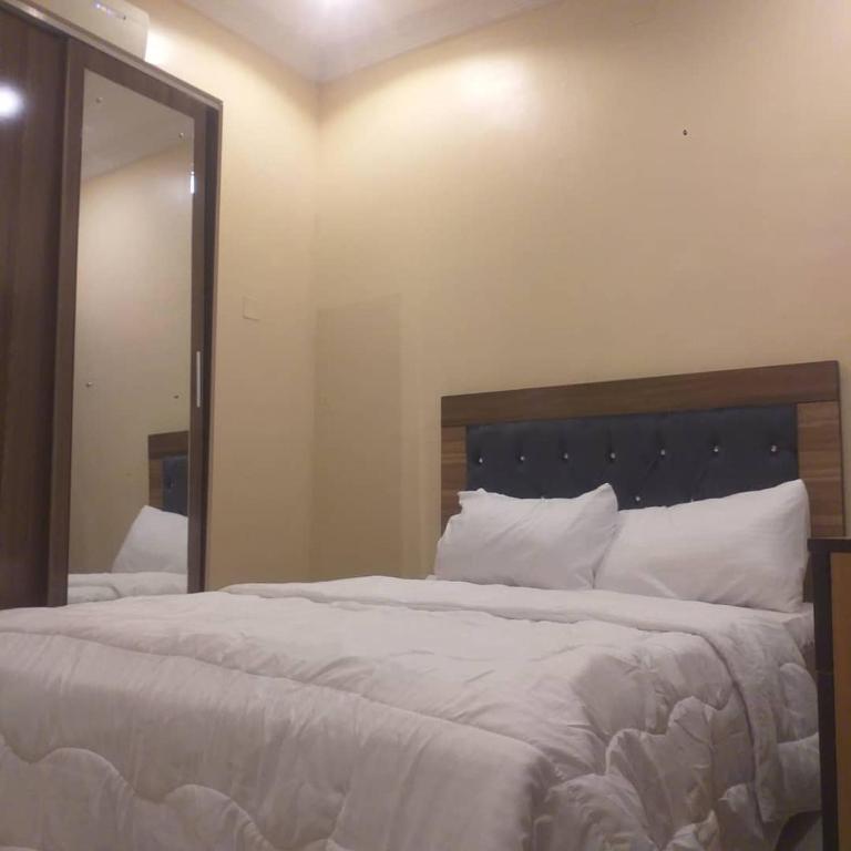 Postel nebo postele na pokoji v ubytování Frills Apartments