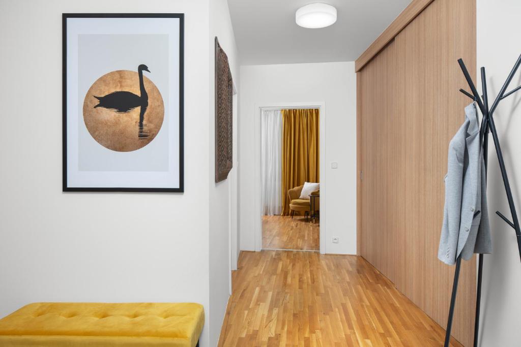 Postel nebo postele na pokoji v ubytování Zelný Trh Boutique Apartments #11 by Goodnite cz