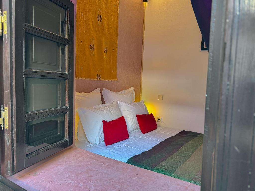 Postel nebo postele na pokoji v ubytování Riad Lapis-lazuli