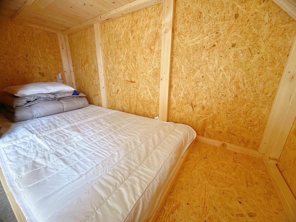 Postel nebo postele na pokoji v ubytování Amigo guest house