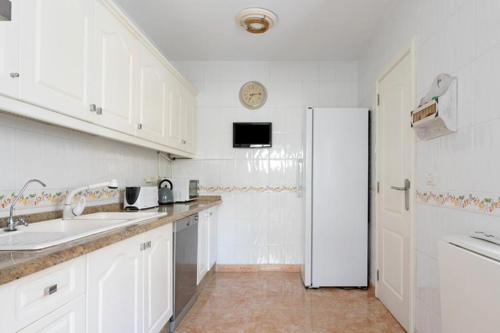 Kuchyňa alebo kuchynka v ubytovaní Classbnb - luxurious villa 1,5 kilometers from Costa Adeje