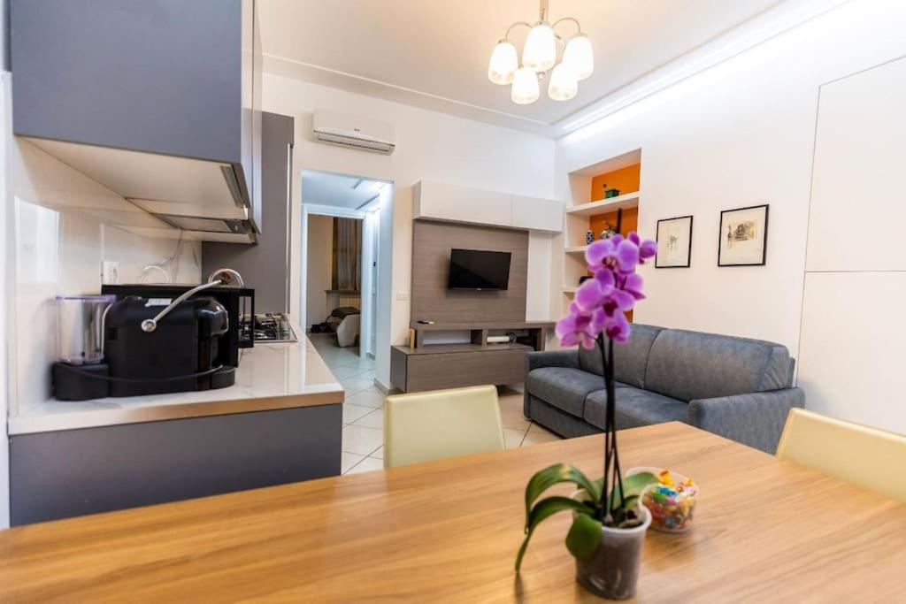 Η κουζίνα ή μικρή κουζίνα στο Atene Bilocale in affitto breve