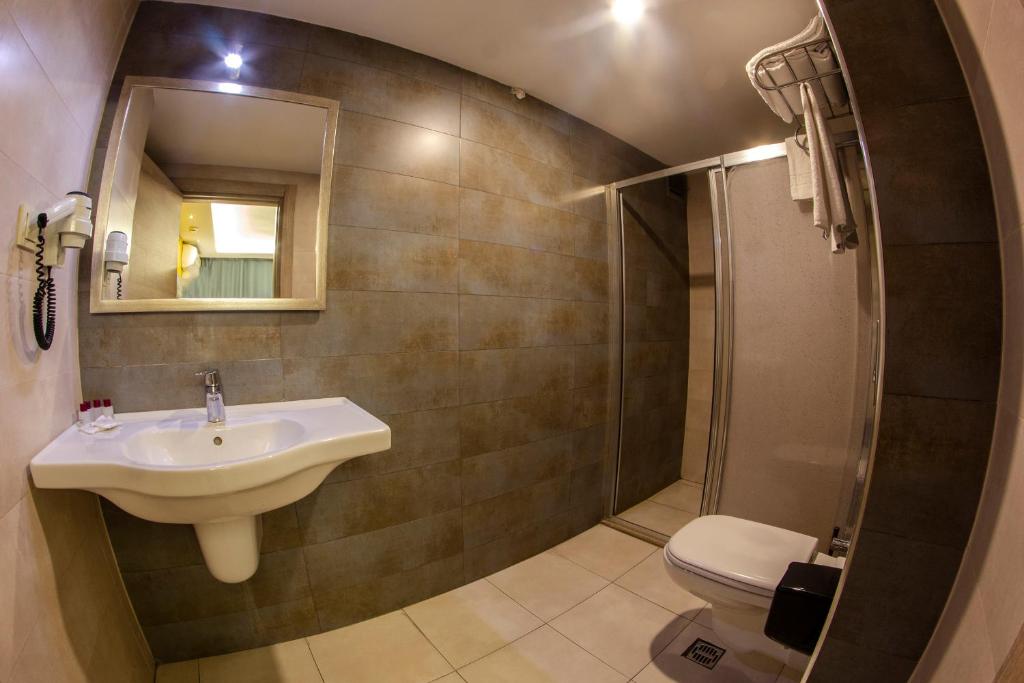 Baykara Hotel - Standaard Viervoudige Kamer