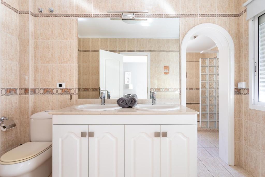Kúpeľňa v ubytovaní Classbnb - luxurious villa 1,5 kilometers from Costa Adeje