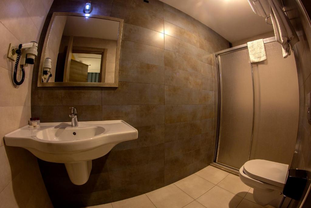 Baykara Hotel - Standaard Drievoudige Kamer