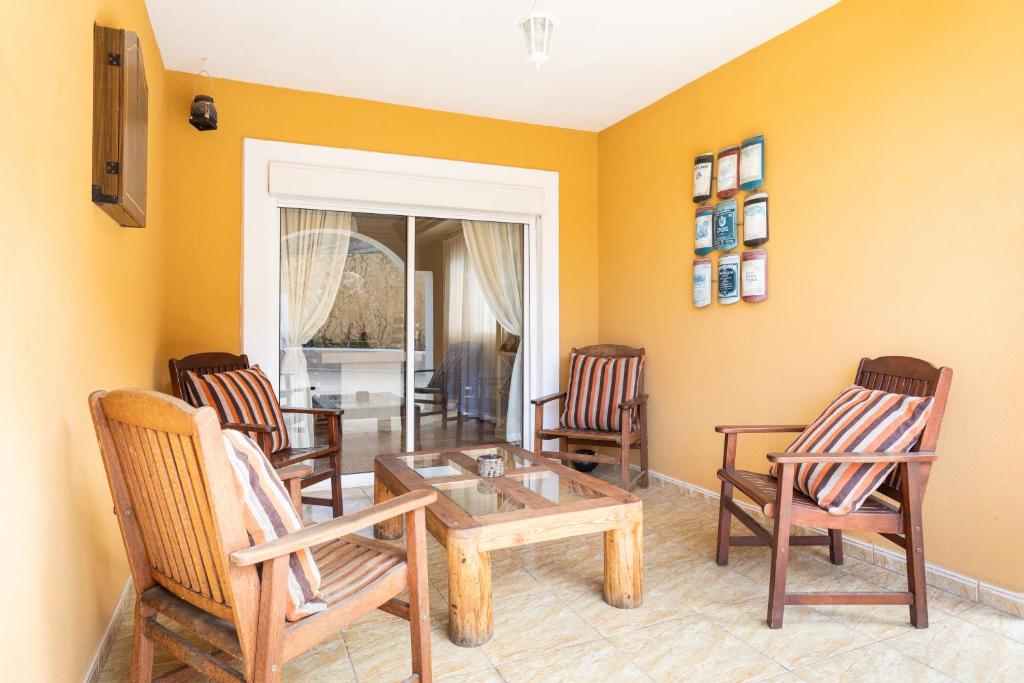 Posedenie v ubytovaní Classbnb - luxurious villa 1,5 kilometers from Costa Adeje