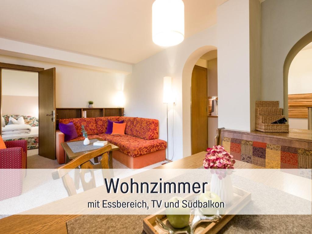 Posedenie v ubytovaní Apartments Tannheim - bei Birgit Mariacher - inklusive Sommerbergbahnen - Infrarotsauna & Brötchenservice - zentral mit Bergblick