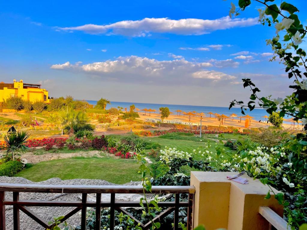 Kép 5-BR beachfront Villa on Red Sea - stunning view szállásáról Ajn-Szuhnában a galériában