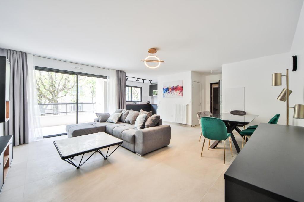 Blue Nights Appartements 69 - Three-Bedroom Apartment With Balcony