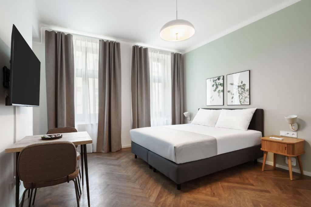 Postel nebo postele na pokoji v ubytování limehome Prague Halkova