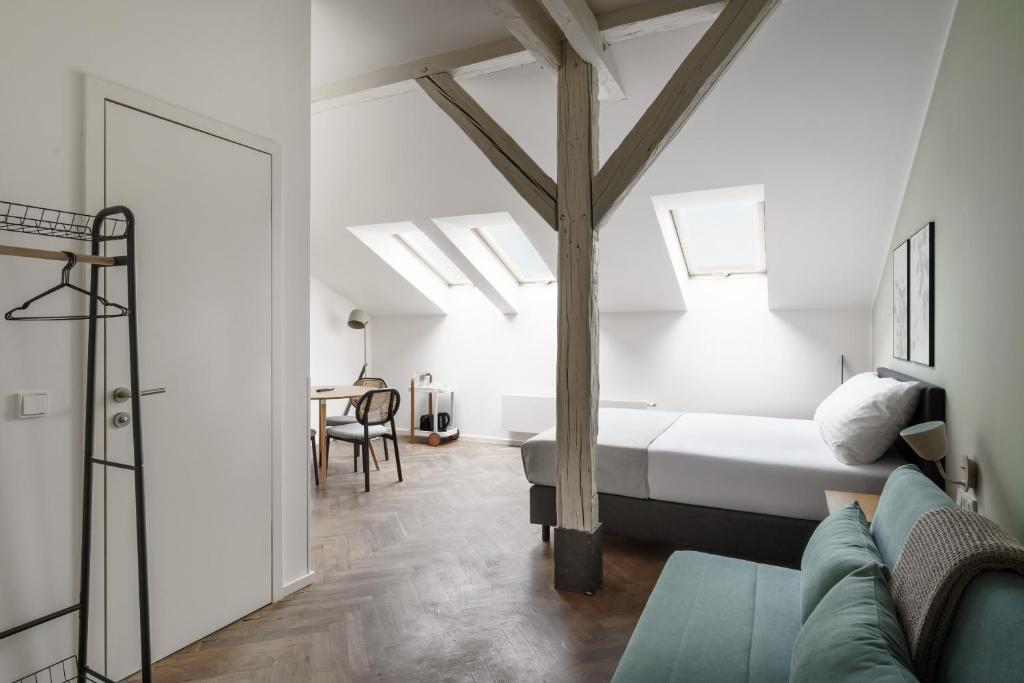 Limehome Prague Halkova - Resim 20