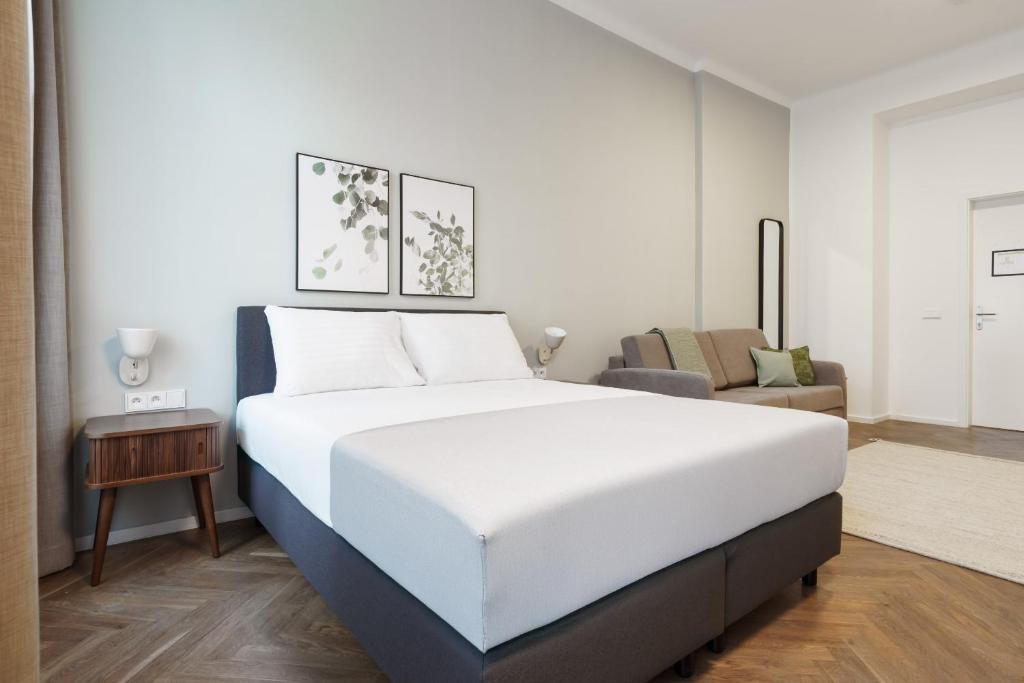 Postel nebo postele na pokoji v ubytování limehome Prague Halkova