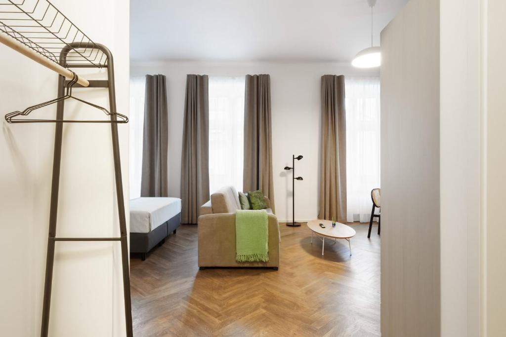 Limehome Prague Halkova - Resim 43