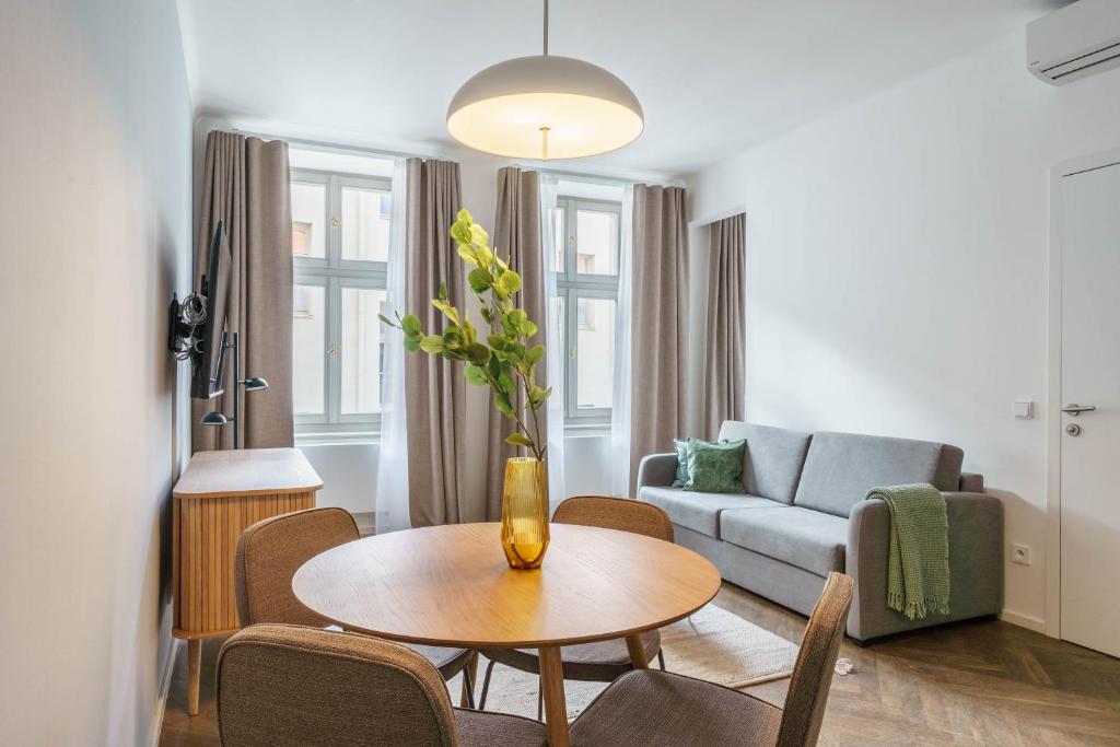 Limehome Prague Halkova - Resim 1