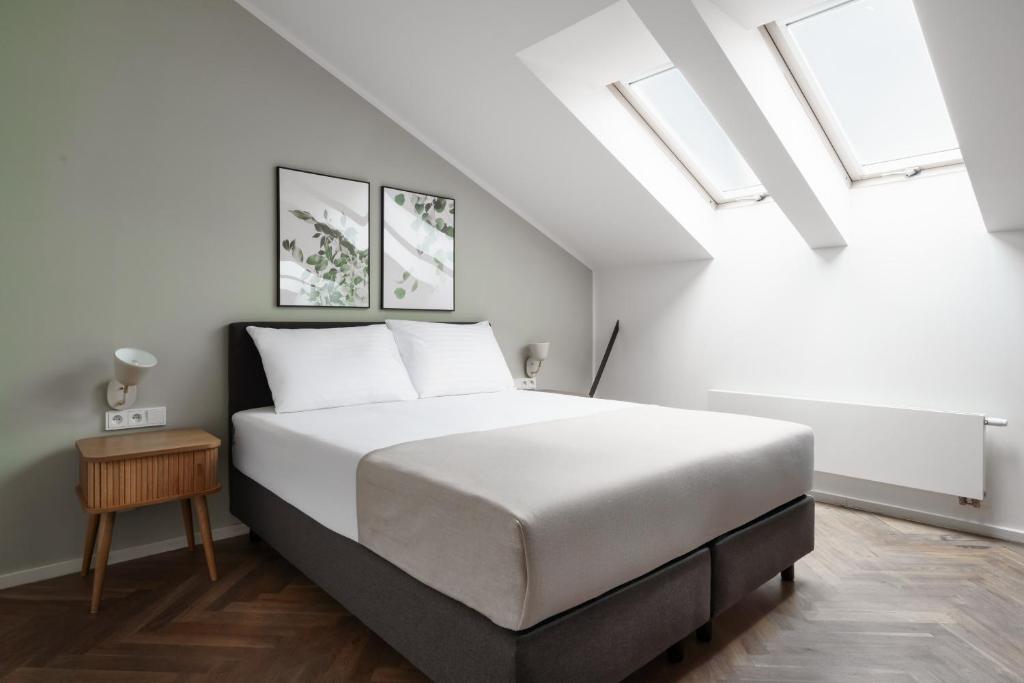 Limehome Prague Halkova - Resim 37