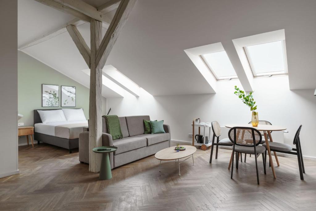 Limehome Prague Halkova - Resim 4