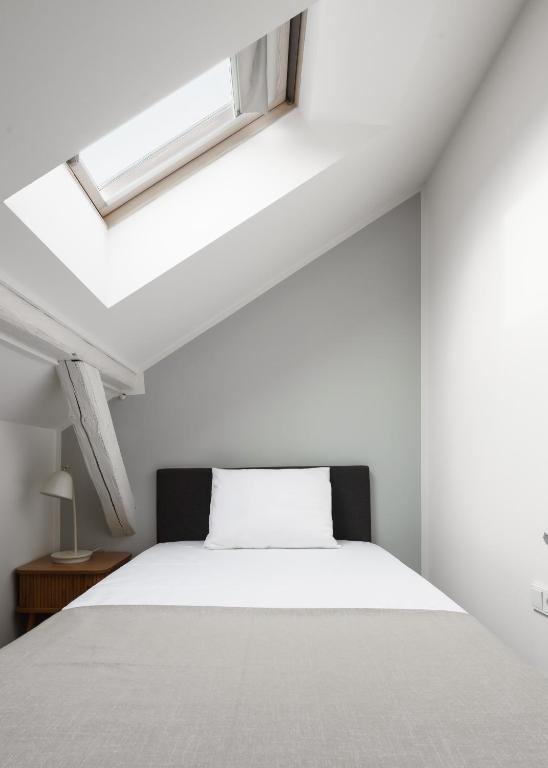 Limehome Prague Halkova - Resim 34