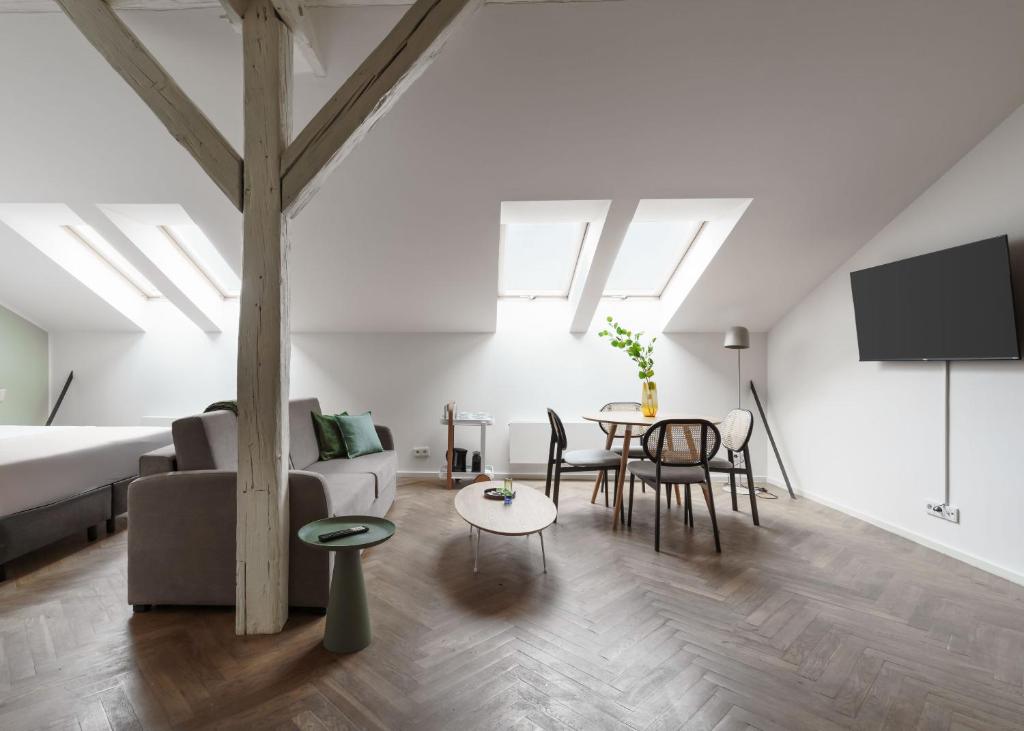 Limehome Prague Halkova - Resim 36