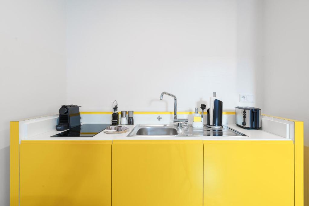 Limehome Prague Halkova - Resim 40