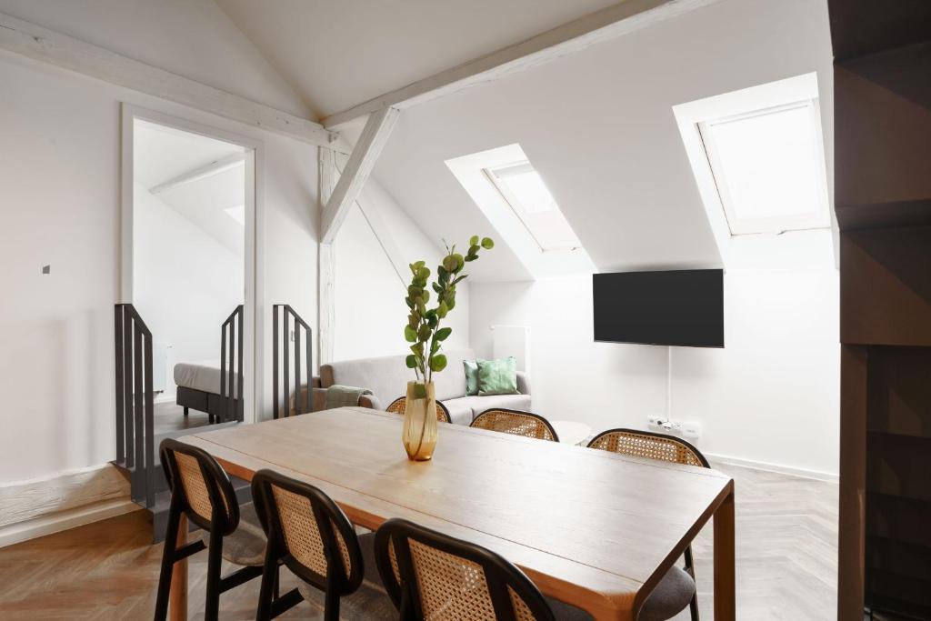 Limehome Prague Halkova - Resim 42