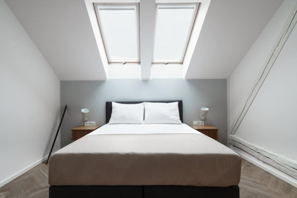 Limehome Prague Halkova - Resim 41