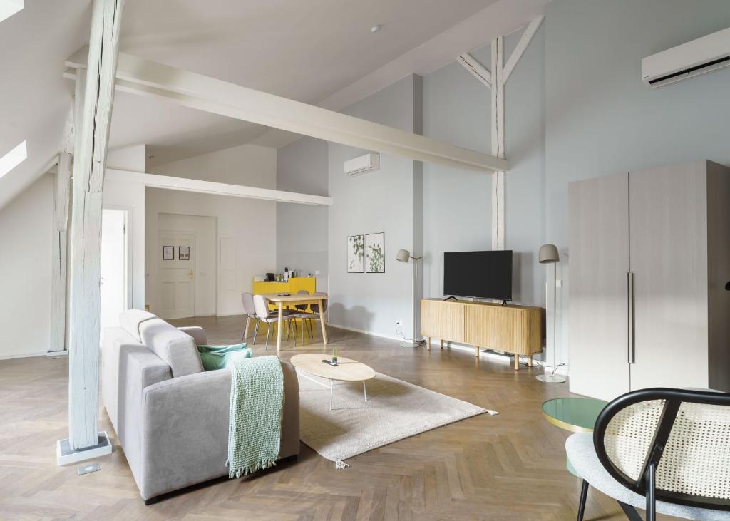 Limehome Prague Halkova - Resim 44