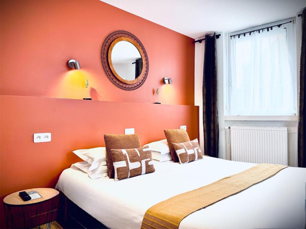 Postel nebo postele na pokoji v ubytování Hôtel Jules