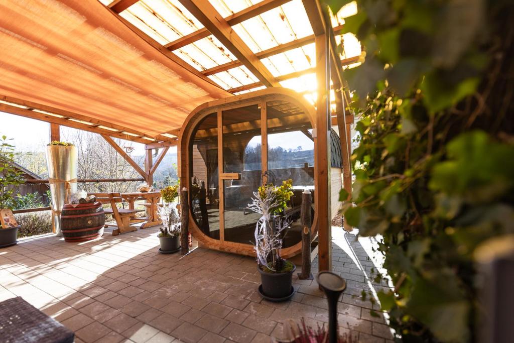 Balkón nebo terasa v ubytování Weingarten & Appartement Auszeit with private Spa