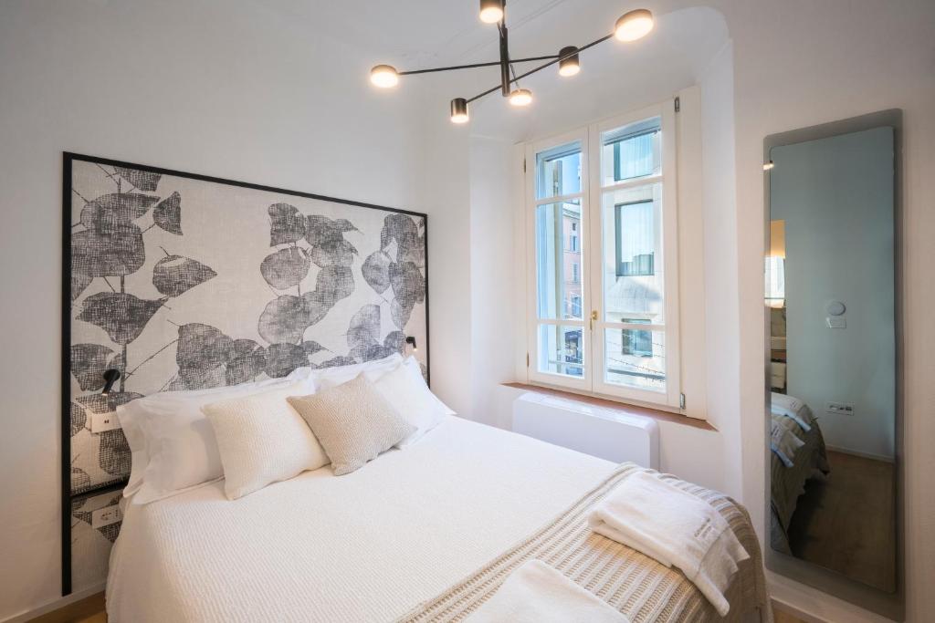 Postel nebo postele na pokoji v ubytování Palazzo Garibaldi Parma Luxury Rooms & Suites
