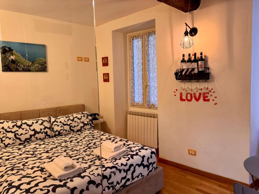 A bed or beds in a room at Casa romantica sul lago di Como