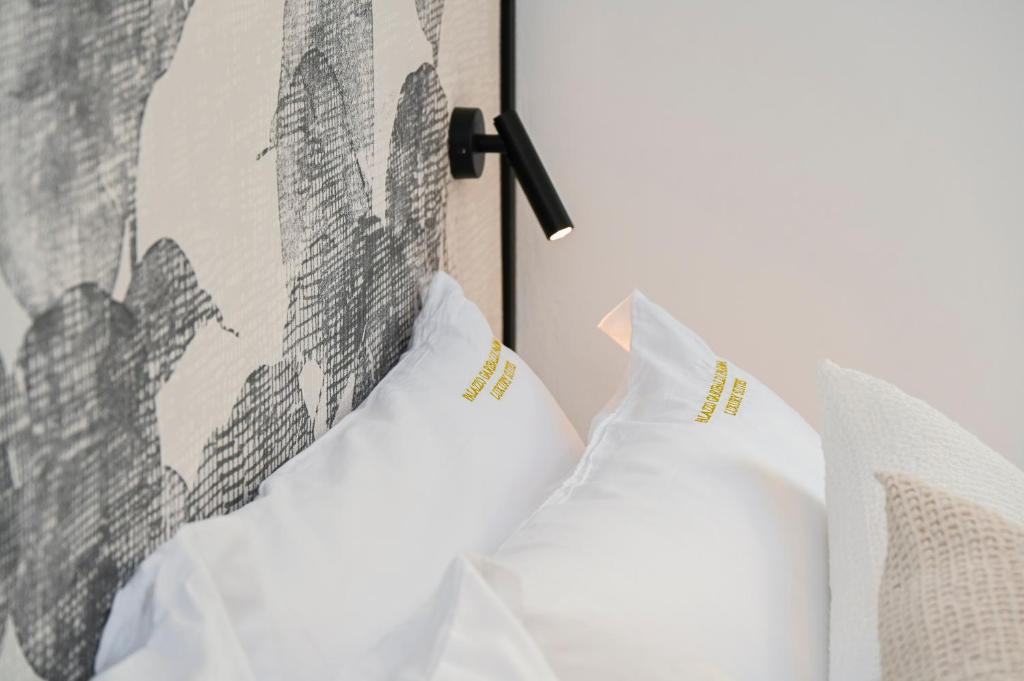 Postel nebo postele na pokoji v ubytování Palazzo Garibaldi Parma Luxury Rooms & Suites
