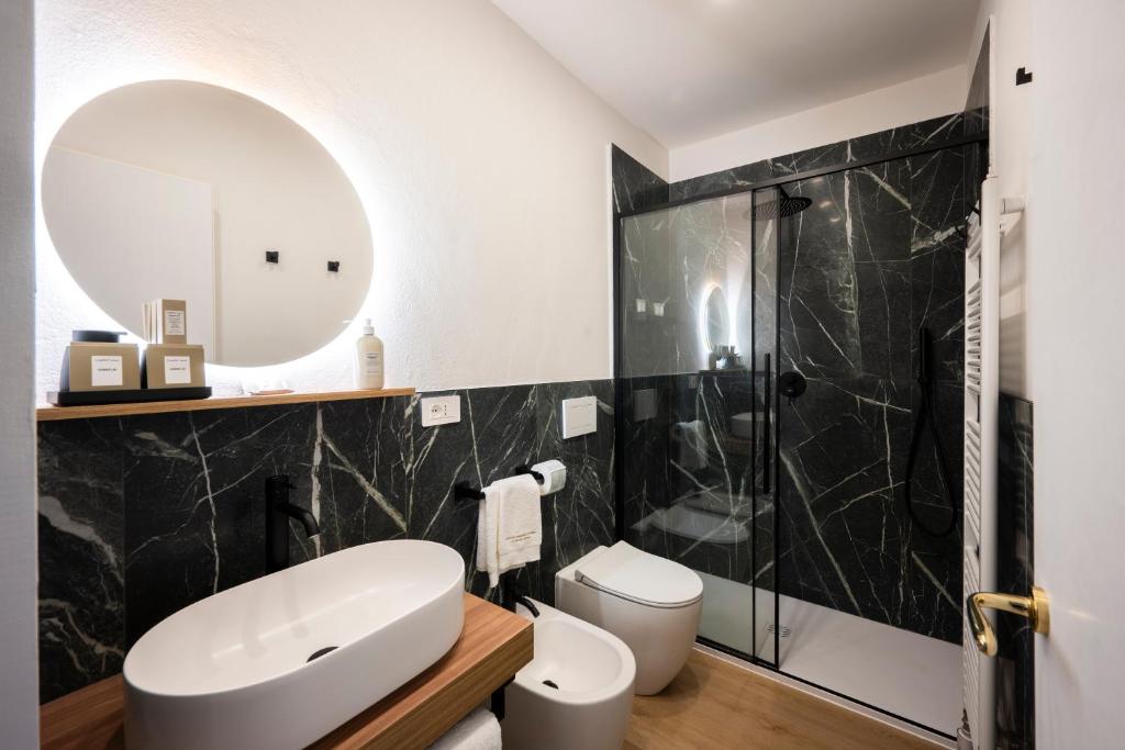 Koupelna v ubytování Palazzo Garibaldi Parma Luxury Rooms & Suites