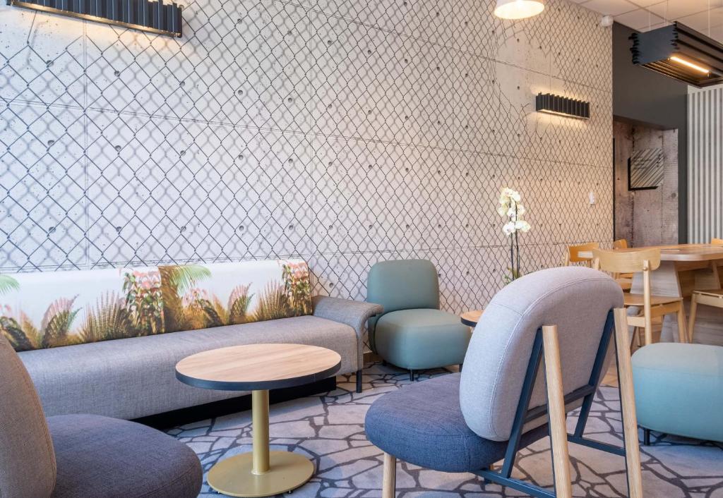 Posezení v ubytování B&B HOTEL Cluses Sud