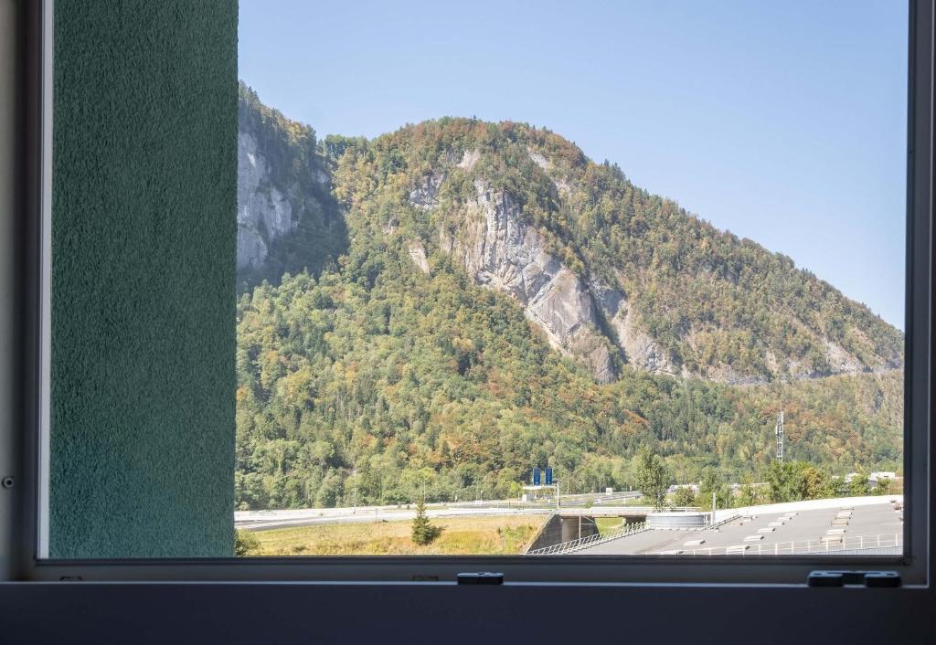 Nespecifikovaný výhled na hory nebo výhled na hory při pohledu z hotelu